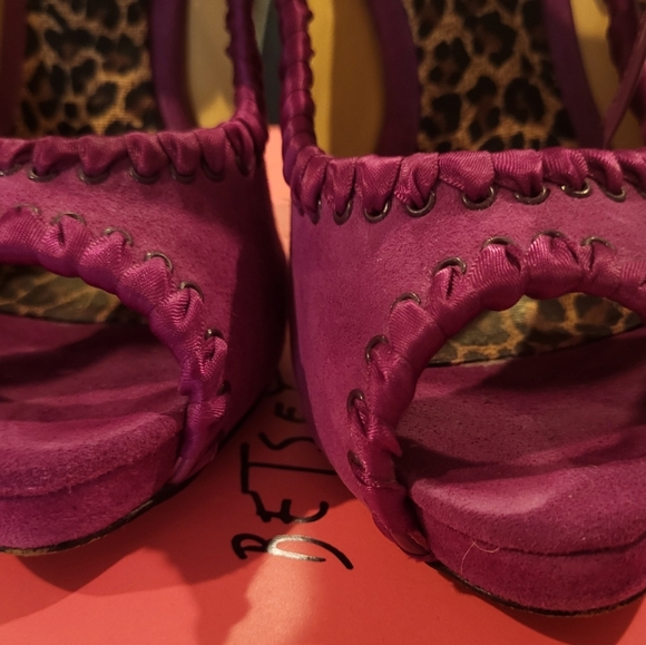 Betsey Johnson Calandria Fuchsia Purple Suede Peeptoe Pumps Heels Size 7.5 - Picture 4 of 11